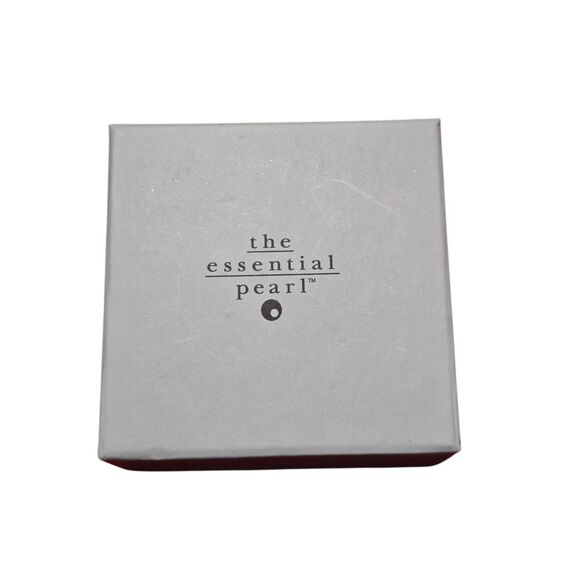 the essential pearl Genuine Freshwater Pearl Jewelry Set - Picture 2 of 4